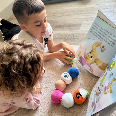 EETCHY Adventure Pack – Language-Building Books + Plush Character + Poster